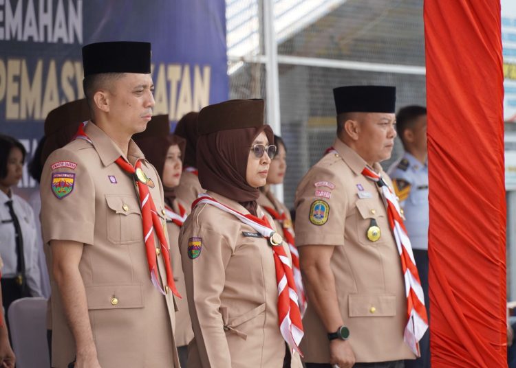 Kepala Rutan Kelas I Medan Andi Surya (kiri) saat mengikuti pembukaan kegiatan tahunan Perkemahan Satya Dharma Bakti Pemasyarakatan Tahun 2025 di Lapas Kelas I Medan.(Satunusantara news/HO-Rutan Kelas I Medan).