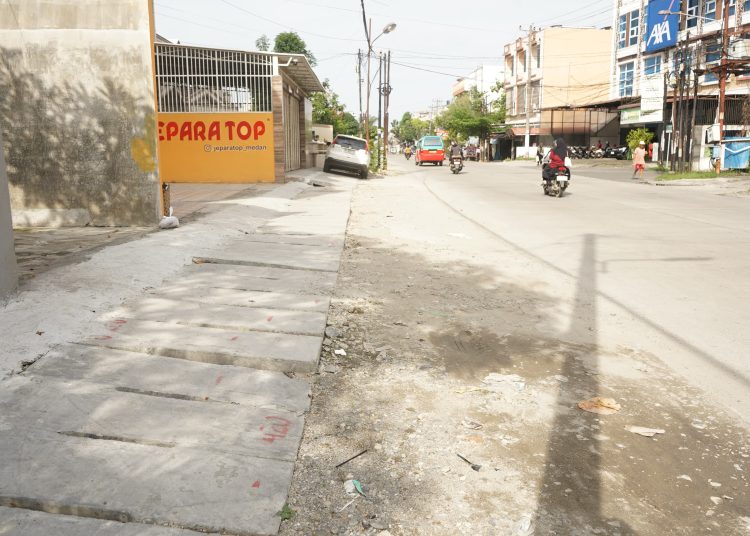 Pemko) Medan  selesai memperbaiki saluran drainase di Jalan Gunung Mahameru, Kelurahan Glugur Darat I, Kecamatan Medan Timur, Kota Medan, dan saat ini telah bebas banjir yang mengenangi rumah warga.(Satunusantara news/HO-Diskominfo Medan).