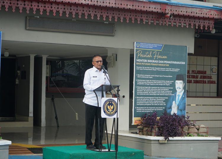 Kakanwil Ditjenpas Sumut, Yudi Suseno, saat menyampaikan amanatnya pada apel pagi di Kantor Ditjenpas Sumut.(Satunusantara news/HO-Kanwil Ditjenpas Sumut).