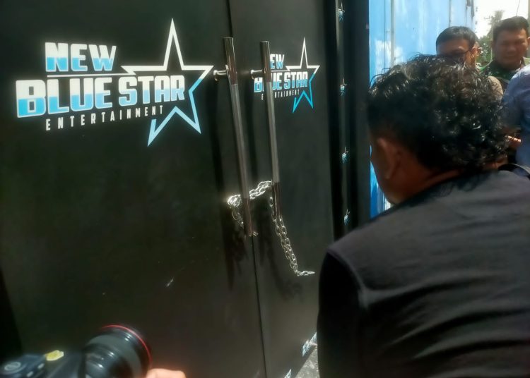 Tim Gabungan TNI–Polri melaksanakan penyegelan dan pemasangan garis polisi di lokasi THM Blue Star di Desa Emplasmen Kwala Mencirim, Kecamatan Sei Bingai, Kabupaten Langkat.(Satunusantara news/HO-Pendam I/BB).