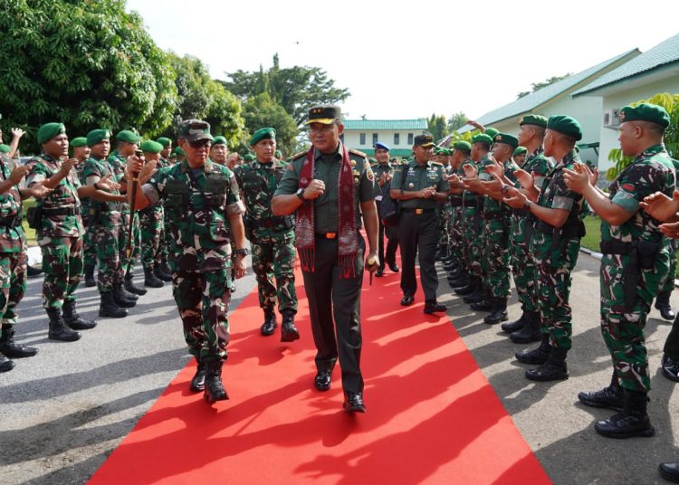 Pangdam I/BB Mayjen TNI Rio Firdianto, saat melakukan kunjungan kerja ke Markas Batalyon 133/Yudha Sakti, Kota Padang.(Satunusantara news/HO-Pendam I/BB).