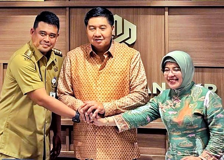 Gubernur Sumatera Utara Bobby Nasution (kiri) saat bersalaman dengan Menteri PKP Maruarar Sirait, di Jakarta.(Satunusantara news/HO-Diskominfo Sumut)