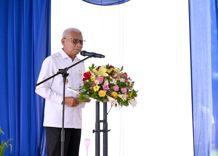 Wagub Sumut Surya, saat menyampaikan sambutan pada  peresmian pembangunan jembatan dan jalan dari Desa Mahakaruna Buddhist Center ke pintu Tol Jalan Haji Anif, Komplek MKBC Cemara Abadi Percut Seituan, Kabupaten Deliserdang.(Satunusantara news/HO-Diskominfo Sumut).