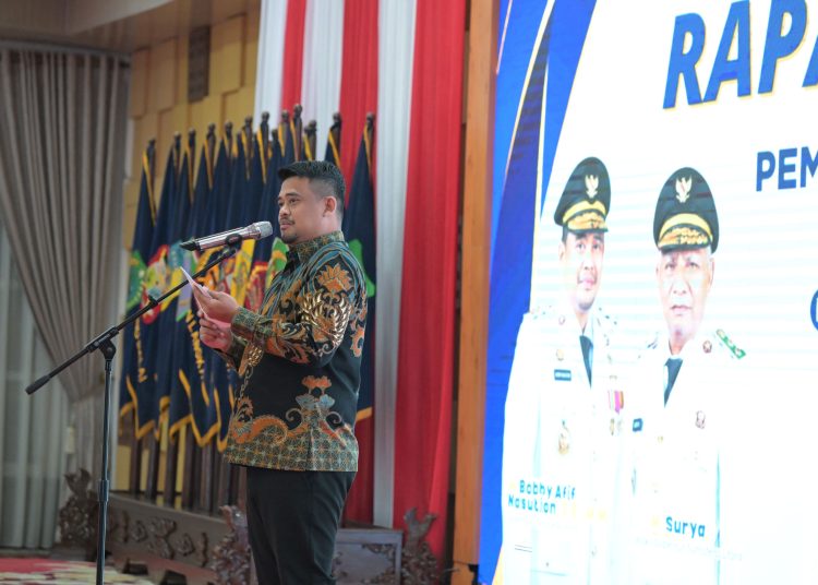 Gubernur Sumut  Muhammad Afif  Bobby Nasution,  menyampaikan sambutan pada Rakor Pembangunan Ekonomi Makro, bersama BPS dan Perum Bulog, di Aula Tengku Rizal Nurdin, Rumah dinas Gubernur.(Satunusantara news/HO-Diskominfo Sumut).