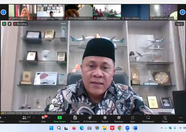 Kakanwil Kemenag Sumut H. Ahmad Qosbi, saat memimpin Zoom Meeting.(Satunusantara news/HO-Kanwil Kemenag Sumut).