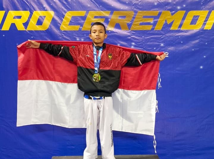 Arif Rahman, siswa MIN) 7 Tapteng berhasil meraih medali emas pada ajang MBW International Taekwondo Championship 2025 di Malaysia.(Satunusantara news/HO-Humas Kanwil Kemenag Sumut).