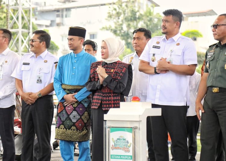 Kasdam I/BB  Brigjen TNI Arif Hartoto (kanan) saat , menghadiri pembukaan PIISU 2025 di Lapangan Istana Maimun, Medan.(Satunasantara news/HO-Pendam I/BB)