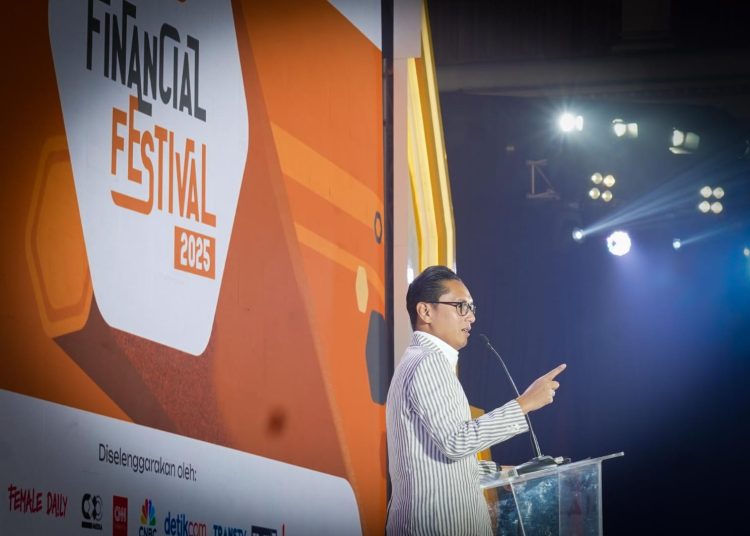 Wali kota Medan, Rico Tri Putra Bayu Waas,saat  menjadi keynote speaker pada perhelatan LPS  Finance Festival 2025 di Regale Convention Center.(Satunusantara news/HO-Diskominfo Medan)