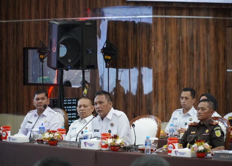 Kakanwil Ditjenpas Sumut Yudi Suseno (tengah) saat menyampaikan masukan tentang pemasyarakatan pada RDP Komisi III DPR di Mapolda Sumut.(Satunusantara news/HO-Kanwil Ditjenpas Sumut).