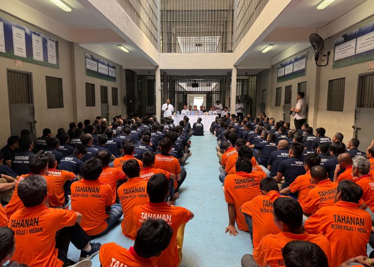 Warga binaan Rutan Kelas I Medan, saat  mengikuti kegiatan Penguatan HAM yang diselenggarakan oleh Kanwil Kementerian HAM Sumatera Utara, di Paviliun Fatmawati Rutan Medan.(Satunusantara news/HO-Rutan Medan).