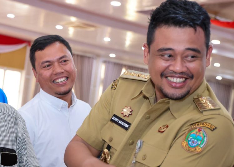 Syaifullah (tengah) Calon Kuat Ketua Forum Wartawan Pemprov Sumut pada periode 2025-2028.(Satunusantara news/HO-Foto Istimewa).