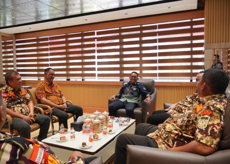 Wakil wali Kota Medan H Zakiyuddin Harahap (tengah) saat menerima audiensi GM FKPPI 0201 Medan di Balai Kota,.(Satunusantara news/HO-Diskominfo Medan).