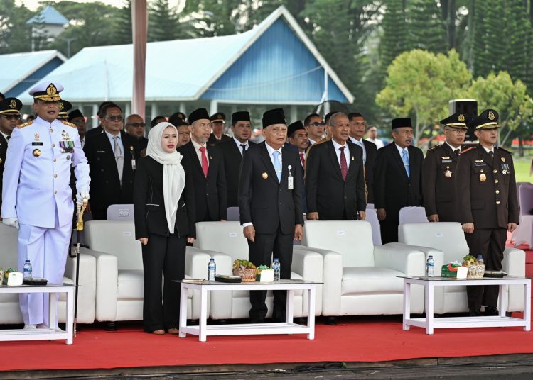 Wagub Sumut Surya (kanan) saat  mengikuti upacara Peringatan HUT ke-80 Tahun Kejaksaan RI di Lapangan Upacara Lanud Soewondo, Medan.(Satunusantara news/HO-Diskominfo Sumut).