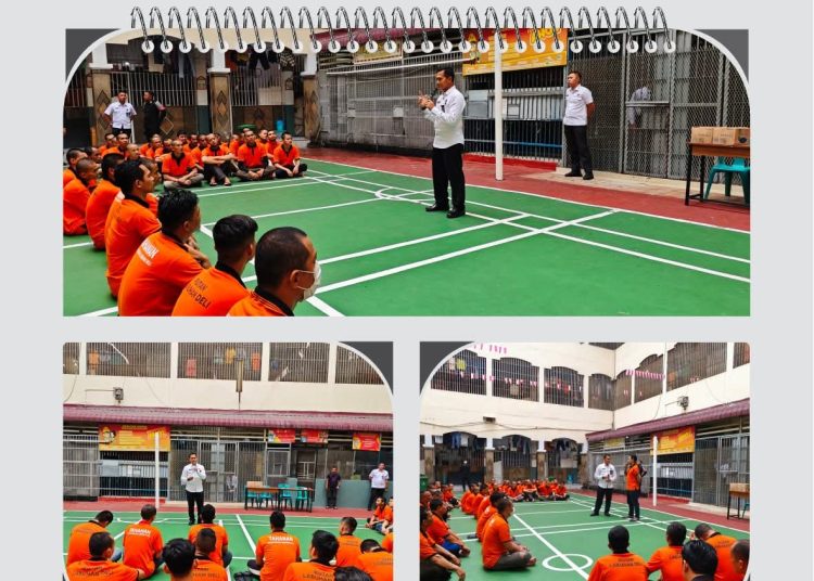 Kepala  Rutan Kelas I Labuhan Deli, Eddy Junaedi, saat memberikan motivasi yang menyentuh hati kepada WBP di lapangan blok hunian Rutan Labuhan Deli.(Satunusantara news/HO-Rutan Labuhan Deli).