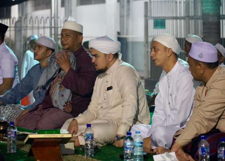 Kepala Rutan Kelas I Medan, Andi Surya (dua kanan) saat  menghadiri Maulid Nabi Muhammad SAW 12 Rabiu Awal 1447 Hijriah di Rutan Medan.(Satunusantara news/HO-Rutan Medan).