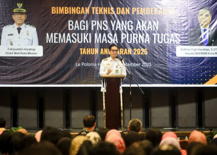 Wali kota Medan Rico Tri Putra Bayu Waas, saat membuka kegiatan Bimtek pembekalan PNS yang mamasuki pensiun di hotel Le Polonia.(Satunusantara news/HO-Diskominfo Medan)