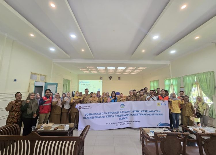 PT PLN (Persero) UID Sumut menggelar sosialisasi bahaya listrik serta edukasi Keselamatan dan Kesehatan Kerja (K3) serta Keselamatan Ketenagalistrikan (K2) di Kantor Camat Tebing Tinggi Kota.(Satunusantara news/HO-Humas PLN UID Sumut).