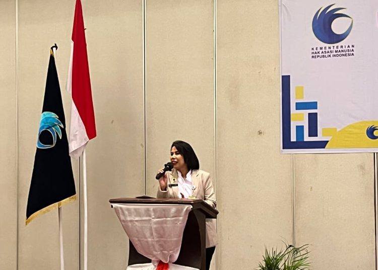 Kepala Kanwil KemenHAM Sumut Dr. Flora Nainggolan, pada program penguatan kapasitas HAM bagi komunitas dengan fokus khusus pada kerukunan umat beragama di The Hill Hotel & Resort Sibolangit.(Satunusantara news/HO-Kanwil KemenHAM Sumut).