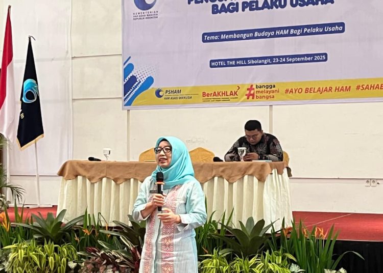 Kepala Bidang Instrumen dan Penguatan HAM Desni Manik, saat menjelaskan tentang sistem PRISMA bagi perusahaan.(Satunusantara news/HO-Kanwil KemenHAM Sumut).