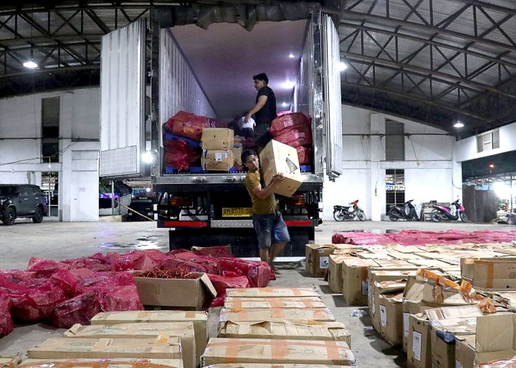 Pemprov  Sumut saat mendatangkan cabai merah dari Pulau Jawa.(Satunusantara news/HO-Diskominfo Sumut).