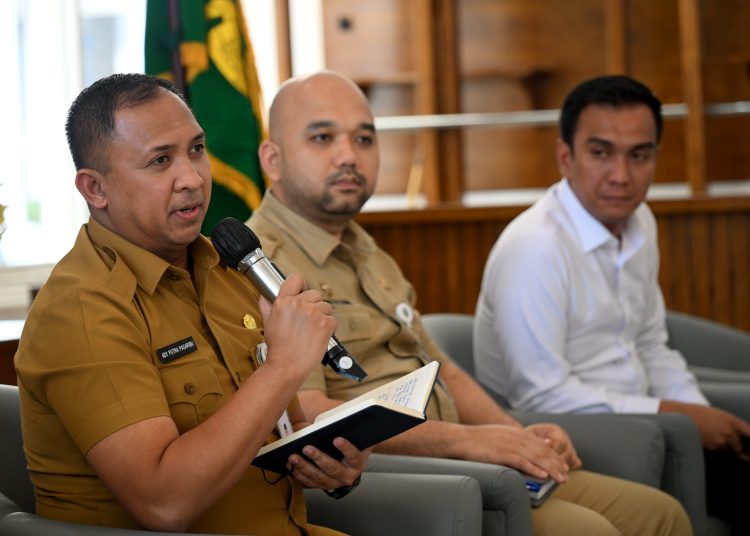Kepala Biro Adpim, Ady Putra Parlaungan, dalam konferensi pers di Lobby Dekranasda, Kantor Gubernur Sumut.(Satunuantara news/HO-Diskominfo Sumut)