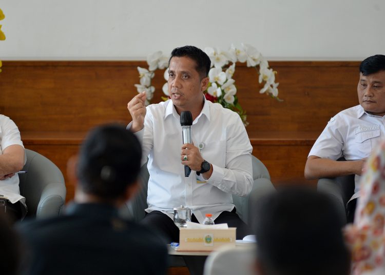 Kepala Biro Pengadaan Barag dan Jasa Setdaprov Sumut, Chandra Dalimunthe pada Konfrensi Pers di Lobby Dekranasda Kantor Gubernur.(Satunusantara news/HO-Diskominfo Sumut).