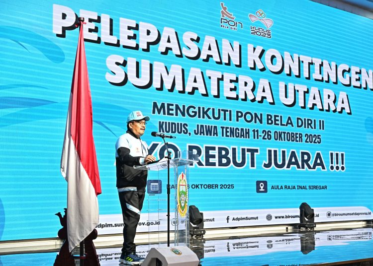 Sekdaprov Sumut Togap Simangunsong,  menyampaikan   sambutannya saat melepas Kontingen Sumut untuk PON Bela Diri di Aula Raja Inal Siregar, Kantor Gubernur Sumut.(Satunusantara news/HO-Diskominfo Sumut).