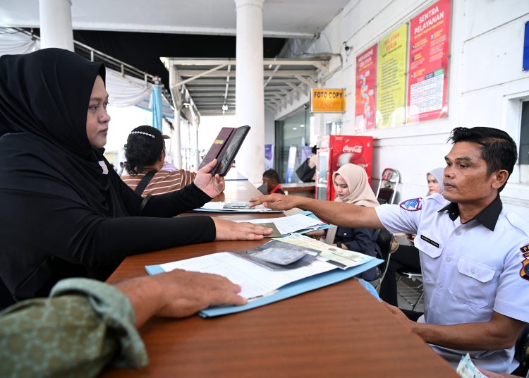 Animo masyarakat Sumut membayar PKB meningkat tajam sejak Pemprov Sumut memberlakukan program pemutihan dan diskon pajak.(Satunusantara news/HO-Diskominfo Sumut).