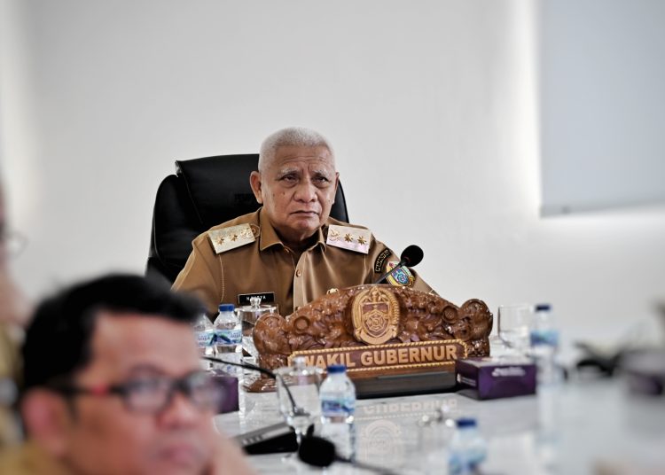 Wagub Sumut Surya, saat mengikuti Rakor Pengendalian Inflasi yang dirangkaikan dengan Program Koperasi Merah Putih dan Tiga Juta Rumah, secara virtual dari Ruang Rapat Wagub Sumut, Kantor Gubernur Sumut.(Satunusantara news/HO-Diskominfo Sumut).