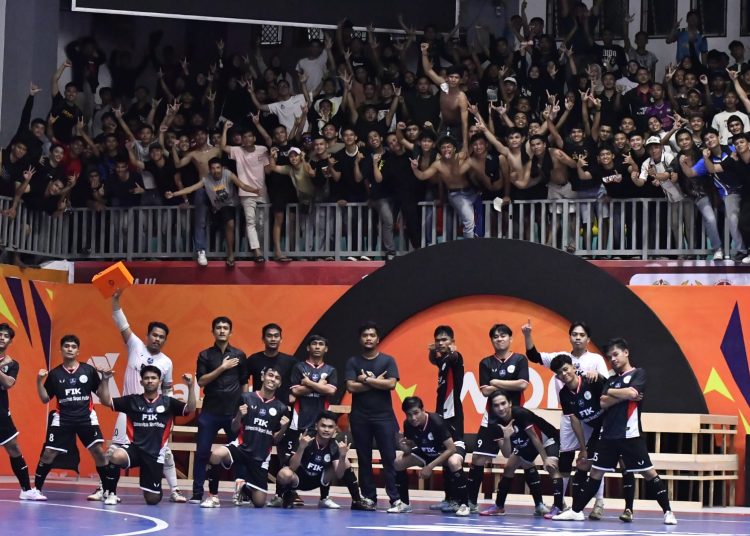 Tim Futsal FIK Unimed berhasil meraih gelar juara pada kejuaraan National Collegiate Futsal Series 2025, setelah mengalahkan tim tangguh PJKR Stok Binaguna dalam laga final di GOR Mini Dinas Pemuda dan Olahraga Sumut.(Satunusantara news/HO-Humas Unimed).