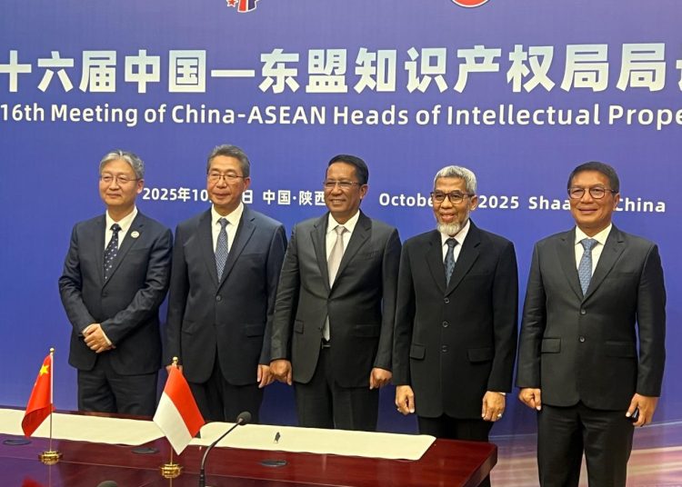Menteri Hukum, Supratman Andi Agtas (tengah) saat menghadiri  Pertemuan ke-16 China - ASEAN Heads of Intellectual Property Offices di Xi’an.(Satunusantara news/HO-Kanwil Kemenkum Sumut).