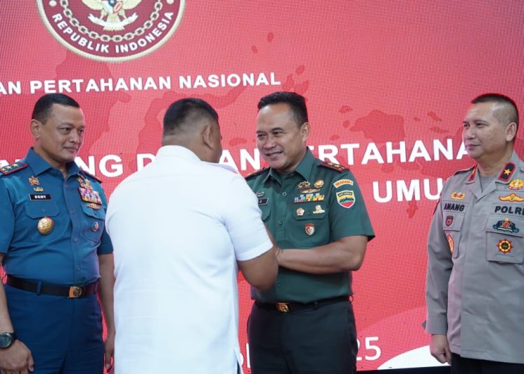 Pangdam I/BB  Mayjen TNI Rio Firdianto (tengah) pada acara kegiatan sosialisasi Dewan Pertahanan Nasional (DPN) di Medan.(Satunusantara news/HO-Pendam I/BB).