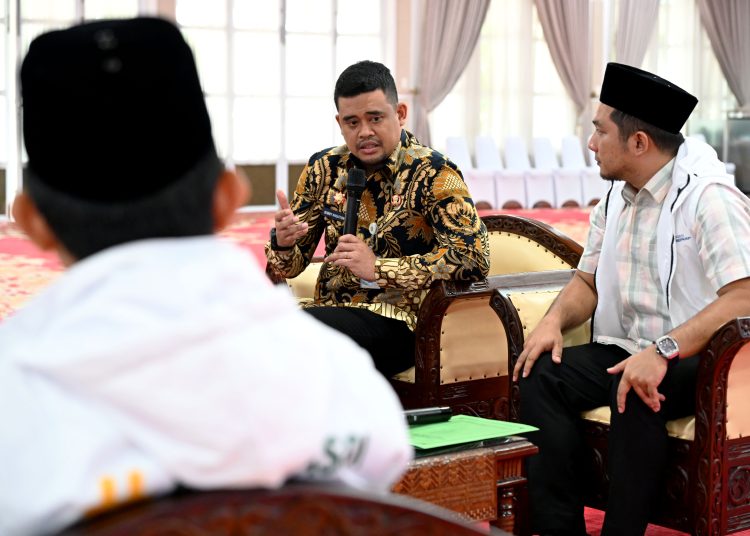 Gubernur Muhammad Bobby Afif Nasution (tengah) saat menerima Dewan Pengurus Wilayah LASQI Provinsi Sumut di Aula Tengku Rizal Nurdin, Rumah Dinas  Gubernur Sumut.(Satunusantara news/HO-Diskominfo Sumut).