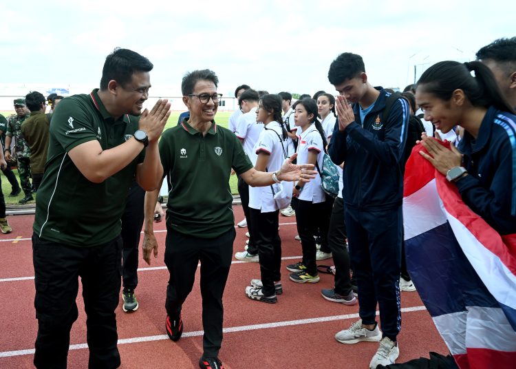Gubernur Sumut Muhammad Bobby Afif Nasution (kiri) pada Kejuaraan Atletik Asia Tenggara di Stadion Madya Atletik Sumut Sport Centre, Kabupaten Deliserdang.(Satunusantara news/HO-Diskominfo Sumut).