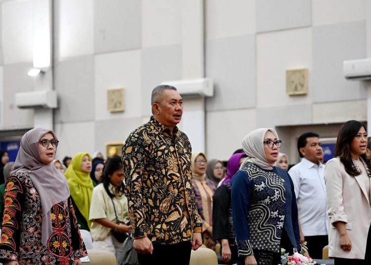 Pj Sekdaprov Sumut,   Sulaiman Harahap (dua kiri) saat menghadiri Dies Natalis ke-45 Fakultas Ilmu Sosial dan Ilmu Politik (FISIP) USU, di Aula Gelanggang Mahasiswa USU.(Satunusantara news/HO-Diskominfo Sumut).