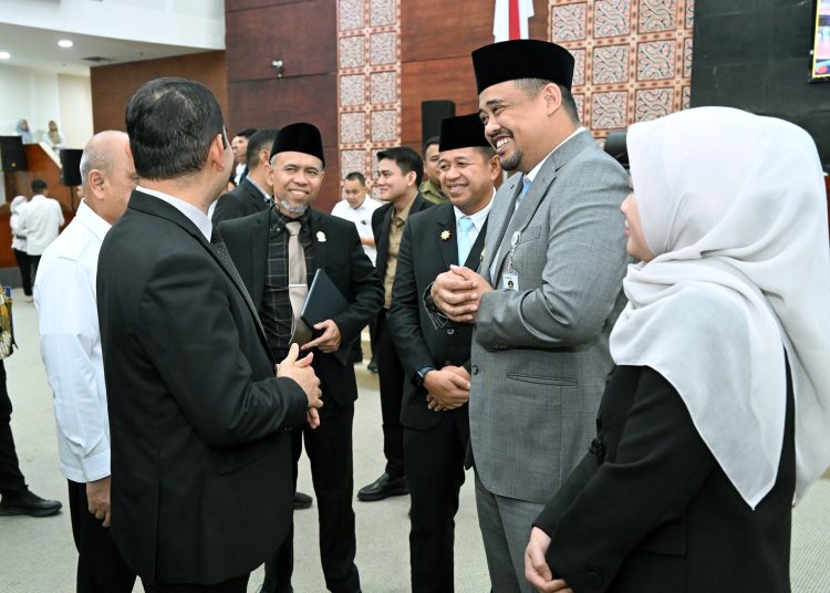 Gubernur Sumut  Muhammad Bobby Afif Nasution (dua kanan) pada acara penyerahan Ranperda tentang APBD) Tahun Anggaran 2026 kepada DPRD Sumut.(Satunusantara news/HO-Diskominfo Sumut).