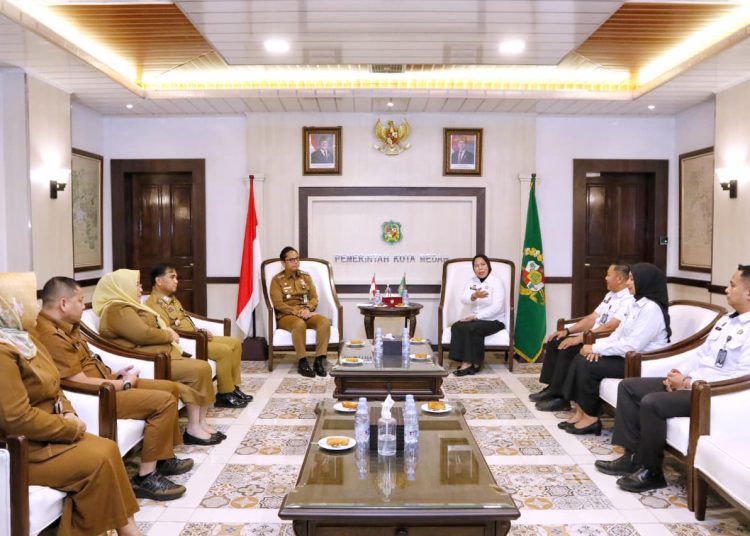 Wali kota Medan Rico Tri Putra Bayu Waas (empat kiri)  saat menerima kunjungan Kalapas Perempuan Kelas II A Medan, Yekti Apriyanti di Kantor Wali Kota Medan.(Satunusantara news/HO-Diskominfo Medan)