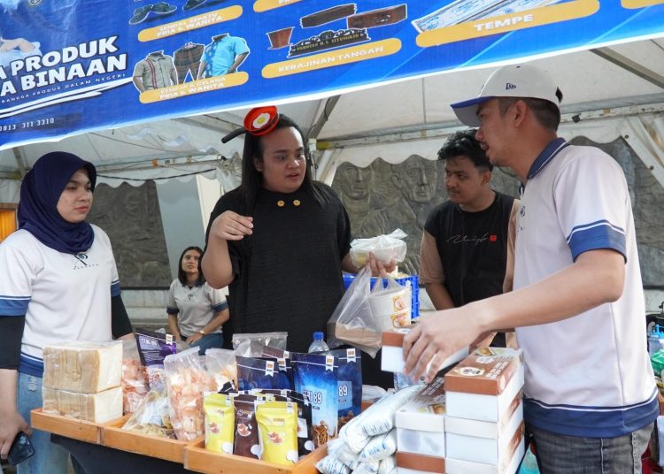 Warga binaan pemasyarakatan Rutan Kelas I Medan menampilkan  karya kreatif dalam event "Sumut Vibes 2025" di Museum Negeri Sumut. (Satunusantara news/HO-Rutan Kelas I Medan).
Kegiatan pameran ini digelar s