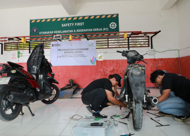 PLN UID Sumut laksanakan  "Pelatihan dan Workshop Konversi Motor Listrik bagi Tenaga Pendidik SMK di Kota Medan.(Satunusantara news/HO-Humas PLN UID Sumut)