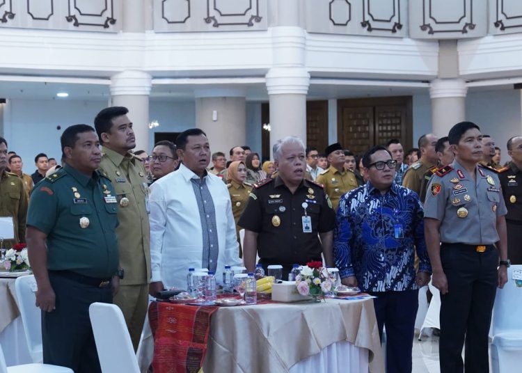 Kasdam I/BB Brigjen TNI Deki Santoso Pattinaya (kiri) saat  menghadiri penandatanganan PKS Kejaksaan Tinggi Sumut dengan Pemprov Sumut di Aula Raja Inal Siregar, Kantor Gubernur Sumut.(Satunusantara newsHO-Pendam I/BB).