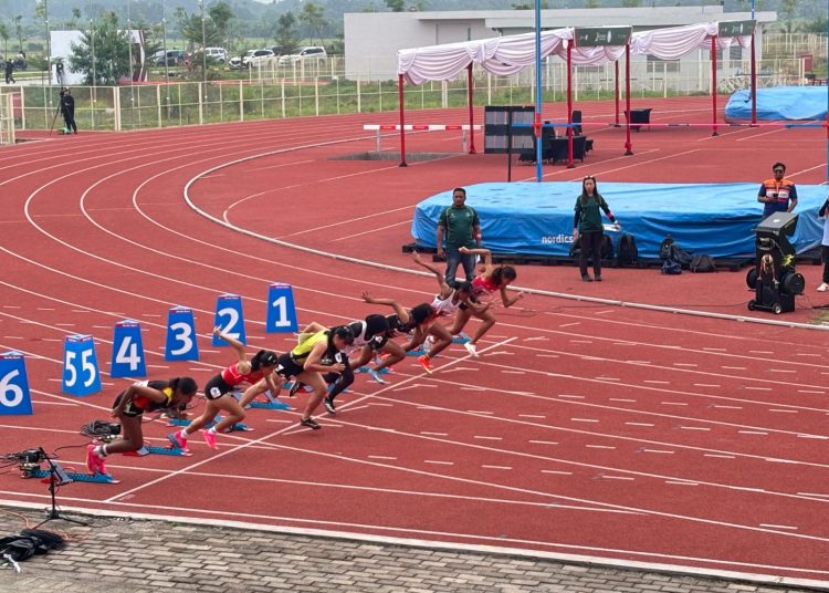 Atlet lomba lari pada  Kejuaraan Atletik  U18 dan U20  Asia Tenggara di Stadion Madya Atletik Sumut di Kabupaten Deliserdang.(Satunusantara news/HO-Humas PLN UID Sumut).