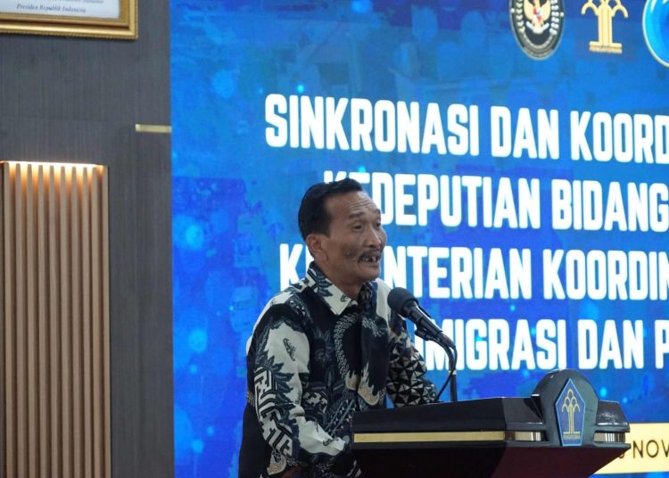 Kakanwil Kemenkum Sumut, Ignatius Mangantar Tua Silalahi, pada kegiatan sinkronisasi dan dan Tusi sDeputi Bidang Koordinasi Hak Asasi Manusia di Aula Soepomo lantai V Kanwil Kemenkum Sumut.(Satunusantara news/HO-Kanwil Kemenkum Sumut).