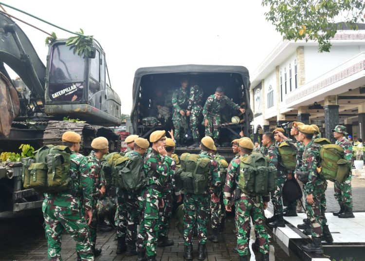 Personel Kodam I/BB gelombang ke dua ,dikerahkan membantu bencana alam banjir dan longsor di wilayah Korem 023/Kawal Samudra.(Satunusantara news/HO-Pendam I/BB).