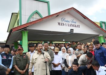 Presiden Prabowo tinjau langsung dapur umum posko pengungsi banjir di Langkat