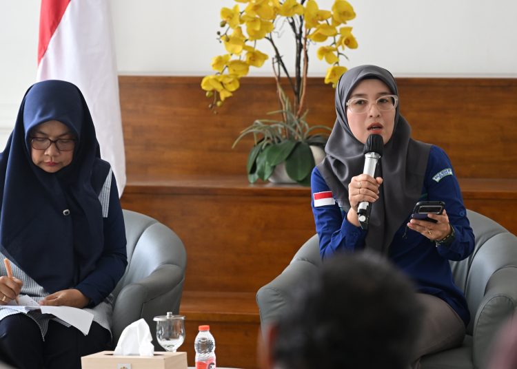 Prakirawan BMKG Wilayah I Sumut, Endah Paramita (kanan) pada konferensi pers  di Lobby Dekranasda, Kantor Gubernur Sumut.(Satunusantara news/HO-Diskominfo Sumut).