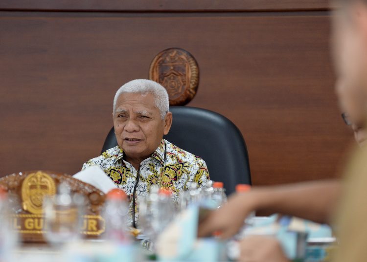 Wagub Surya, saat mengikuti Rakor Mengantisipasi Natal 2025 dan Tahun Baru 2026 bersama Mendagri Muhammad Tito Karnavian, secara virtual dari Lantai 9 Kantor Gubernur Sumut.(Satunusantara news/HO-Diskominfo Sumut)
