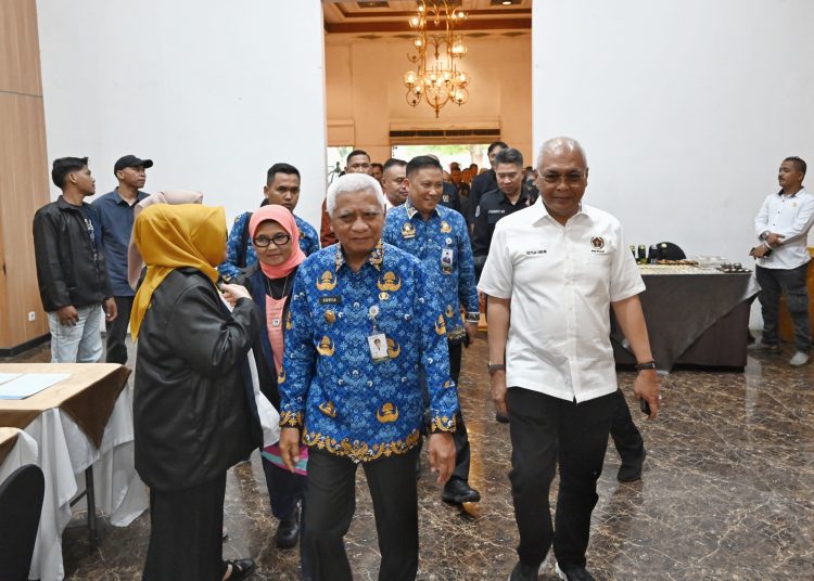 Wagub Sumut,  Surya (tengah) pada Rakerda PWI Provinsi Sumut Tahun 2025 di Hotel Grand Inna Medan.(Satunusantara news/HO-Diskominfo Sumut).