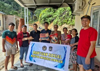 Imigrasi Kelas II TPI Sibolga berikan bantuan kepada pegawai yang terdampak bencana banjir