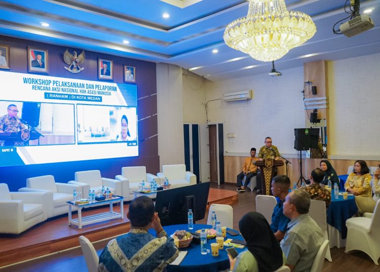 Asisten Administrasi Umum Setda Kota Medan, Laksamana Putra Siregar, pada acara Workshop Pelaksanaan Pelaporan Aksi Rencana Aksi Nasional Hak Asasi Manusia (RANHAM) di Kota Medan.(Satunusantara news/HO-Diskominfo Medan).
