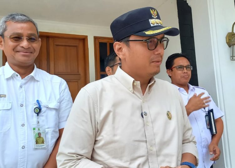 Wali kota Medan Rico Tri Putra Bayu Waas (tengah).(Satunusantara news/HO-Diskominfo Medan).